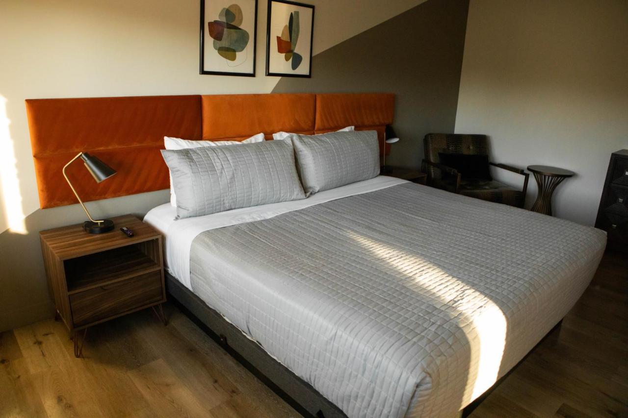 4411 Inn & Suites 密歇根城 外观 照片